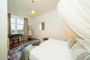 a bedroom with a bed and a desk and a window at Central Apartments - Colonial in Blairgowrie