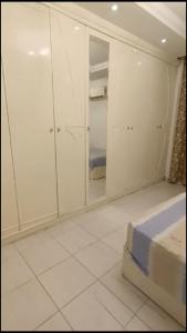 Ein Badezimmer in der Unterkunft شقة فندقية فاخرة