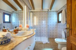 Kúpeľňa v ubytovaní Owl Booking Villa Tia - Exclusive Holidays