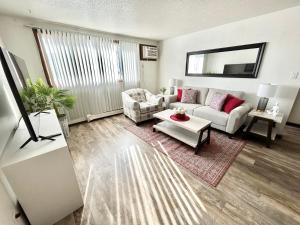 Gambar di galeri bagi Charming Retreat in Marion, Iowa! di Marion