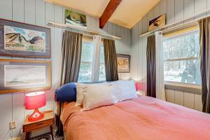 a bedroom with a bed and two windows at Art Rocks in Stowe