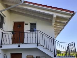 Ban công/sân hiên tại Ferienwohnung - Übersee am Chiemsee