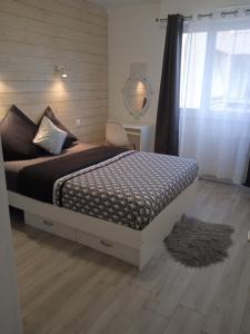 Ένα ή περισσότερα κρεβάτια σε δωμάτιο στο Logement dans résidence - à 10 km du centre ville et à 5 minute du parlement européen avec parking gratuit