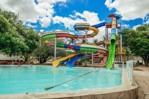 Bazén v ubytování Thermas Hotel Mossoró nebo v jeho okolí