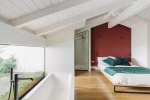 a bedroom with a bed and a bath tub at Via Del Centro Guesthouse in Oristano +19 photos