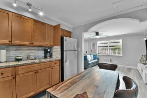 Kuchyň nebo kuchyňský kout v ubytování Kismet Haven