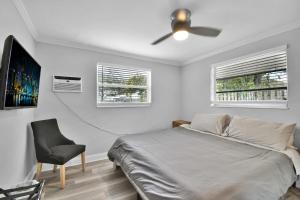 TV a/nebo společenská místnost v ubytování Kismet Haven