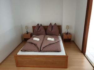 Ένα ή περισσότερα κρεβάτια σε δωμάτιο στο Green Garden Apartments +7 φωτογραφίες