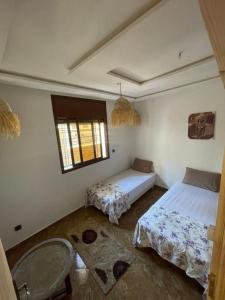Ein Bett oder Betten in einem Zimmer der Unterkunft ASNFU AUBERGe
