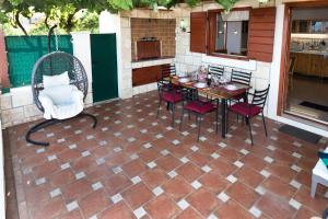 Patio alebo iná vonkajšia časť ubytovania Villa Alissa Split - Mravince