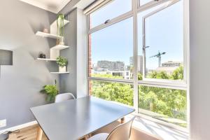 Galeriebild der Unterkunft Beautiful studio in convenient Green Point in Kapstadt