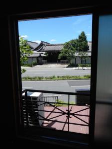 赤塔旅馆的阳台或露台
