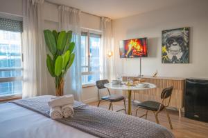 a bedroom with a bed and a table and chairs at Edificio Leganitos in Madrid