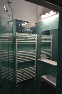 a green bathroom with a sink and a mirror at Casa Novis in Băicoi