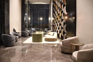 a lobby with couches and chairs and a table at جراند ريجس للشقق الفندقية in Riyadh