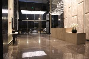 a lobby with a reception desk and a building at جراند ريجس للشقق الفندقية in Riyadh