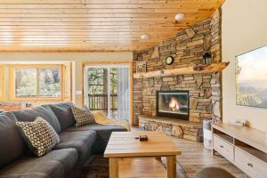 Khu vực ghế ngồi tại Snowy Evening Lodge