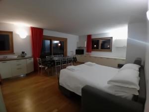 A bed or beds in a room at Residence Rose
