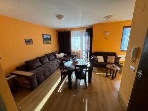 Posezení v ubytování Pamporovo Apartment 314 The Castle 3 + 8 fotografií