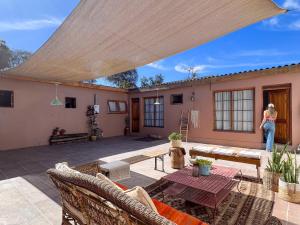 a woman standing on the patio of a house at Hostal Villa Italo in Copiapó