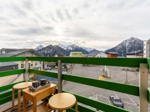 a balcony with a view of the mountains at Appartement Saint-Lary-Soulan, 3 pièces, 10 personnes - FR-1-296-490 in Saint-Lary-Soulan