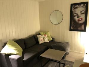 Fotografie z fotogalerie ubytování Trivelig liten leilighet, sentralt på Kvaløysletta v destinaci Tromsø