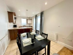 Kuchyň nebo kuchyňský kout v ubytování London Modern Flat near transports