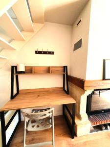 a room with a desk in a loft at Résidence Port Guillaume - maeva Home - Maison 3 pièces 6 personnes - Sélection MAE-4014 in Dives-sur-Mer +11 photos