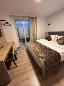 A bed or beds in a room at Pendik Marine Hotel