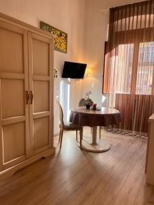 TV a/nebo společenská místnost v ubytování Affittacamere Louis