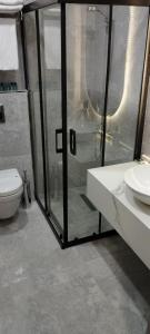 A bathroom at Pendik Marine Hotel