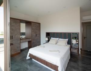 En eller flere senger på et rom på Living Dream Villa RELAX