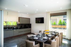 a kitchen and dining room with a table and chairs at Living Dream Villa RELAX in Belek