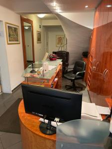 TV a/nebo společenská místnost v ubytování Hotel Merkenich
