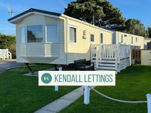 a tiny house on display in a yard at Willerby (Green Lawns) in Selsey