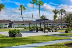 a park with palm trees and a gazebo at Weekly Inn 