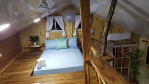 Postel nebo postele na pokoji v ubytování Rustic House 2 + 12 fotografií