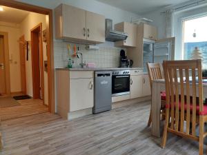 Η κουζίνα ή μικρή κουζίνα στο Ferienwohnung Beate Oberwiesenthal - 70qm - ideal für Familien und Paare - 2 Schlafzimmer - große Wohnküche - Parkplatz