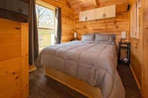 a bedroom with a bed in a log cabin at Luke Cabin Escape To Our Luxury Hot Tub Cabin in Chattanooga