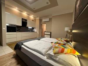Un pat sau paturi într-o cameră la Hotel Brauhof Wien