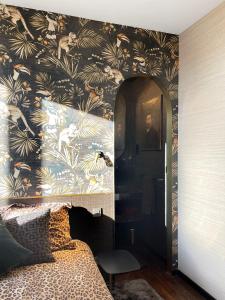 Voodi või voodid majutusasutuse Les Alcoves - Studios design toas