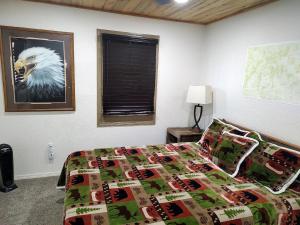 a bedroom with a bed with a bedspread with an eagle on it at Gilmore Cabin in Miramonte