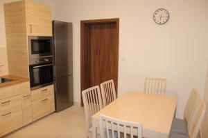 Kuchyň nebo kuchyňský kout v ubytování Apartmány 264