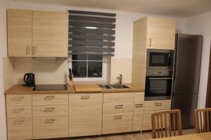 Kuchyň nebo kuchyňský kout v ubytování Apartmány 264