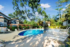 Πισίνα στο ή κοντά στο Harbour Oaks 620