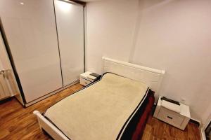 En eller flere senge i et værelse på F2 Haut-standing millenium