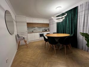 Kuchyňa alebo kuchynka v ubytovaní Kościelna Apartament