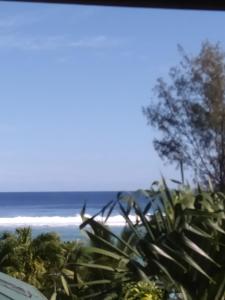 - une vue sur l'océan depuis la plage dans l'établissement Te Moana Nui Villa 2, à Arorangi