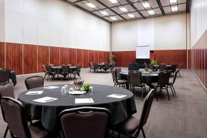 Konferenční prostory v ubytování Four Points by Sheraton Lévis Convention Centre + 37 fotografií