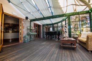 A seating area at Hotel Cernia Isola Botanica